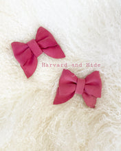 Load image into Gallery viewer, Buckerette bows 🎀 Set of 2 ✌🏻
